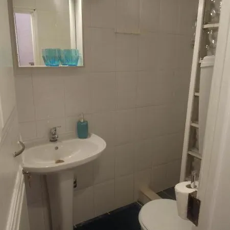 Center - With 3 Private-rooms リスボン